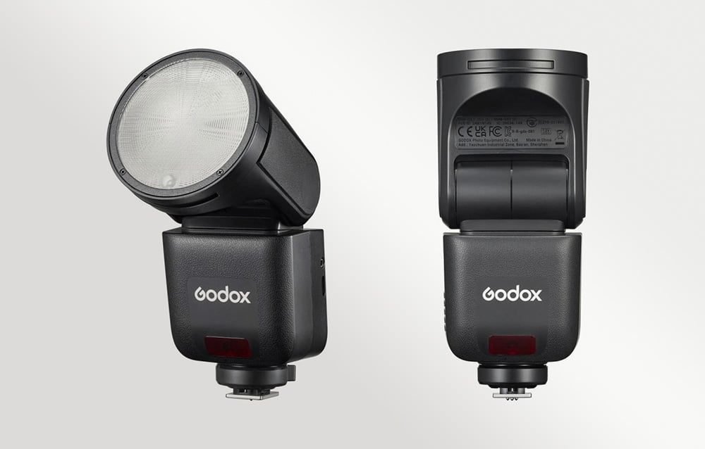 Dwie lampy błyskowe Godox V1-S z okrągłymi głowicami widok z przodu